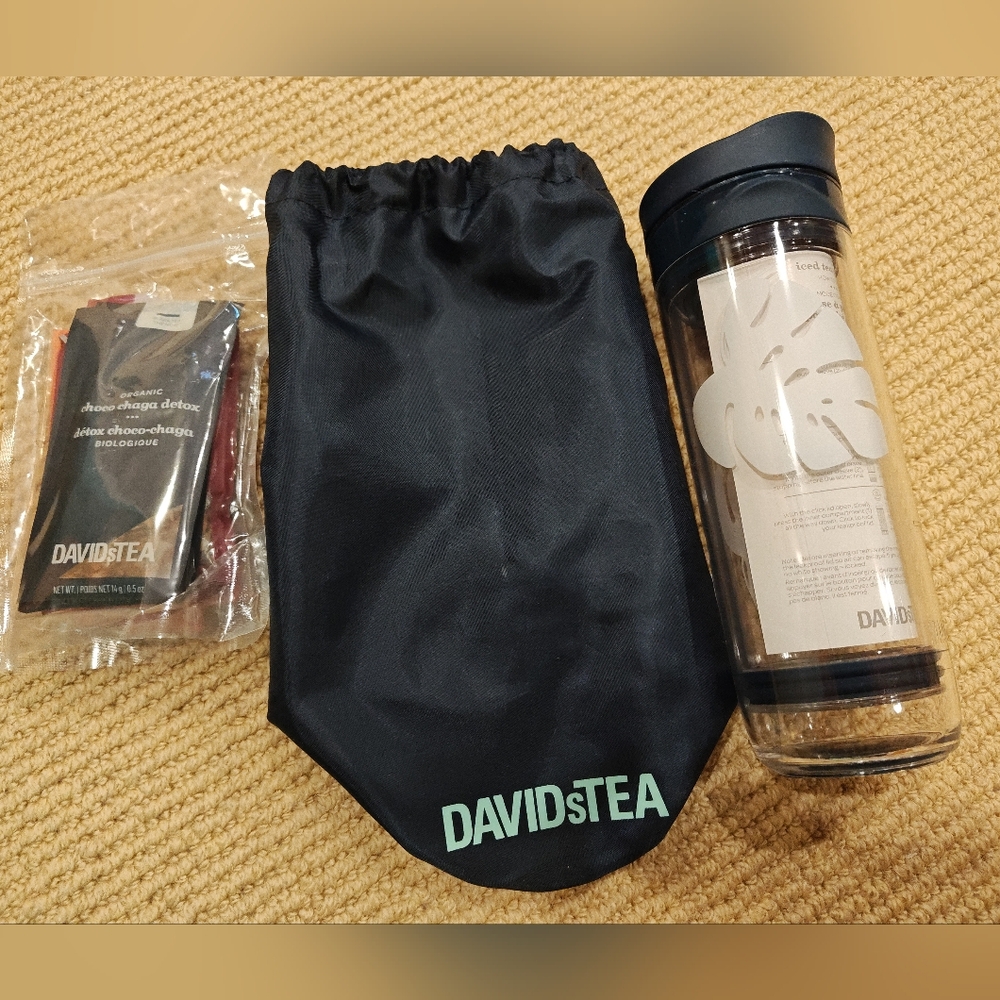 DAVIDsTEA Navy Tea Press Workout Essentials